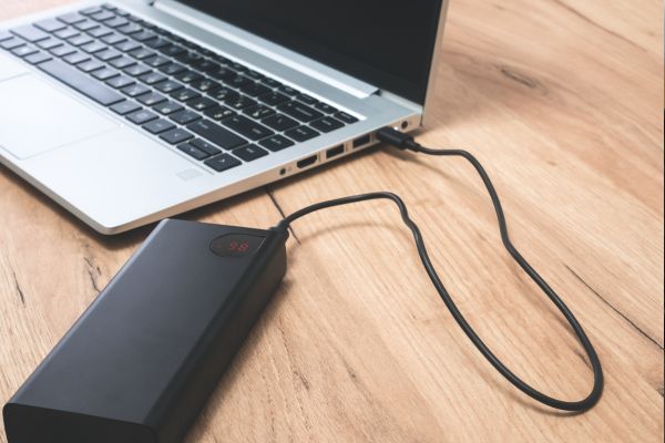Alimentation pour ordinateur portable à Châteauneuf