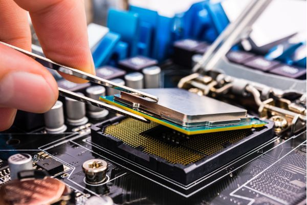 services 3 Remplacement de composants informatiques à Châteauneuf